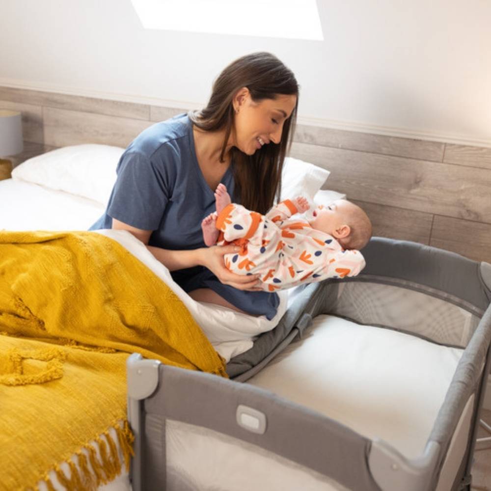 Joie Kubbie Sleep Bedside Crib & Travel Cot Suitable From Birth to 15kg- Shale